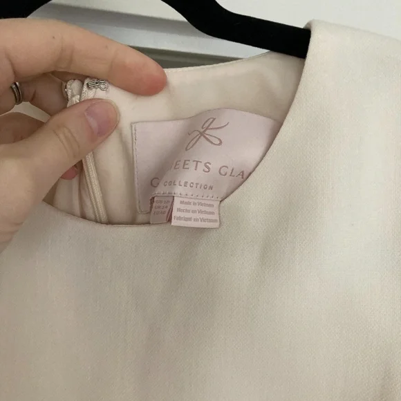 Gal Meets Glam Celeste Long Sleeve Dress - Picture 4 of 5